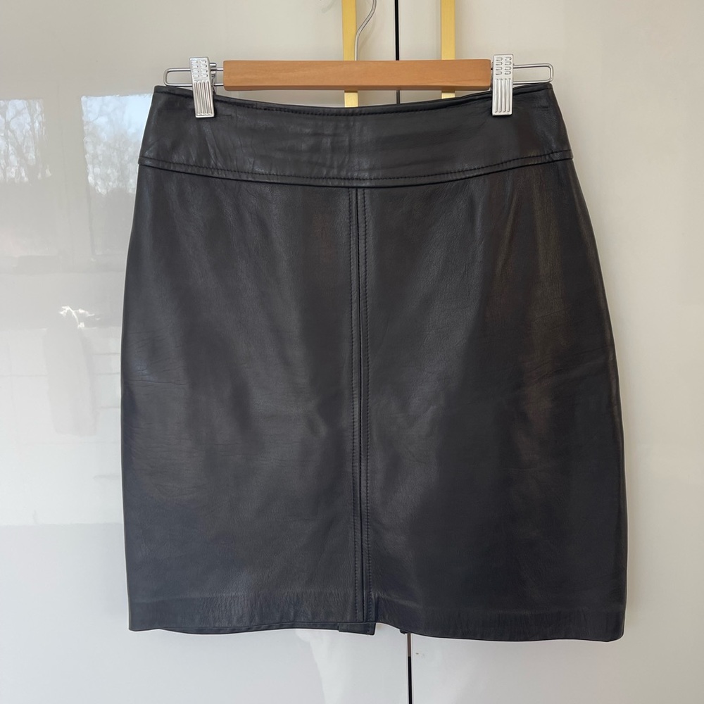 Danier ultra buttery black leather skirt size 10